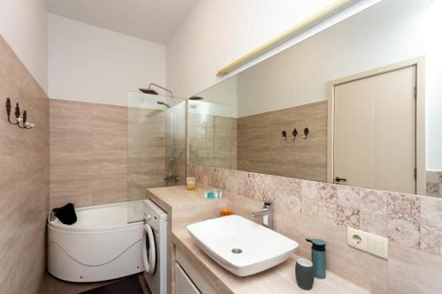 Super Cozy 2BR Apartment In Vake By Wehost
