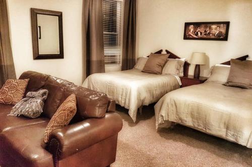 Cozy Little Apartment #11 by Amazing Property Rentals — 4-Star Luxury Hotel in Gatineau, Canada