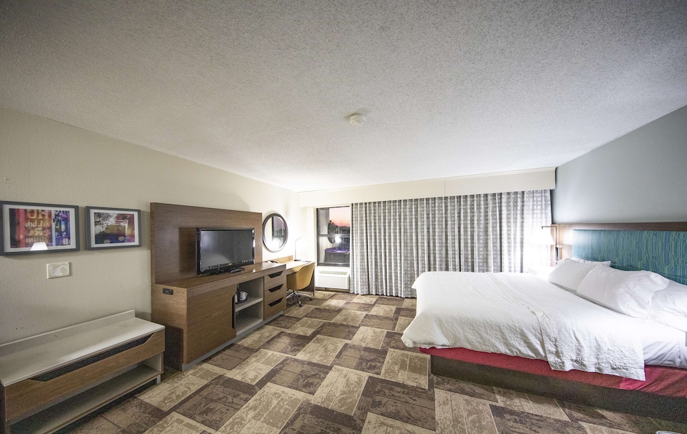 Hampton Inn Hutchinson - photo 17