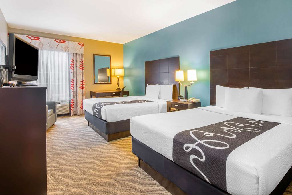 La Quinta Inn & Suites by Wyndham Glen Rose - photo 29
