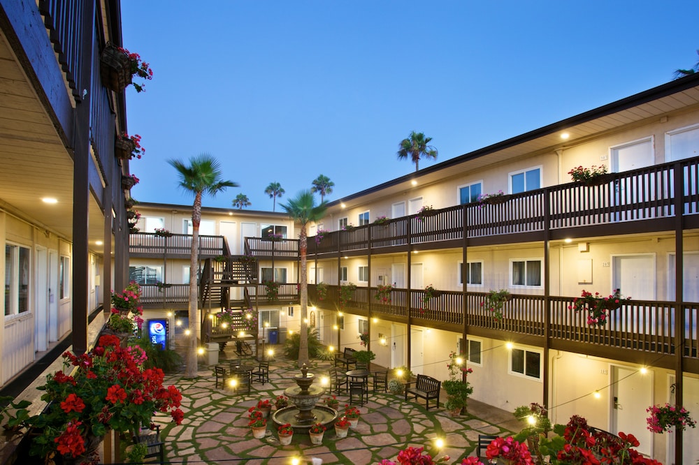 Ocean Beach Hotel - photo 46