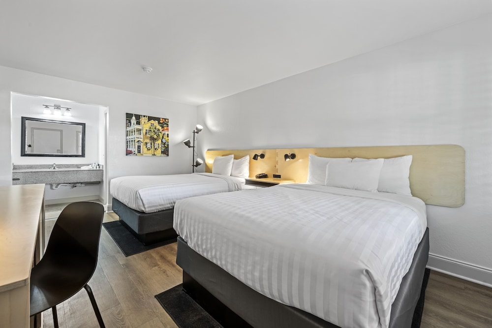 Creekside Lands Inn - photo 3