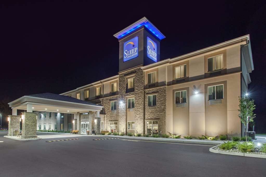 Sleep Inn & Suites Monroe Woodbury - carbon neutral hotel in Monroe