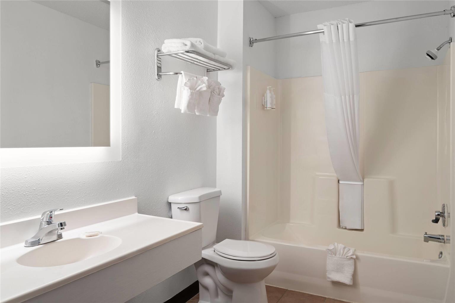 Days Inn by Wyndham Jamestown - photo 23