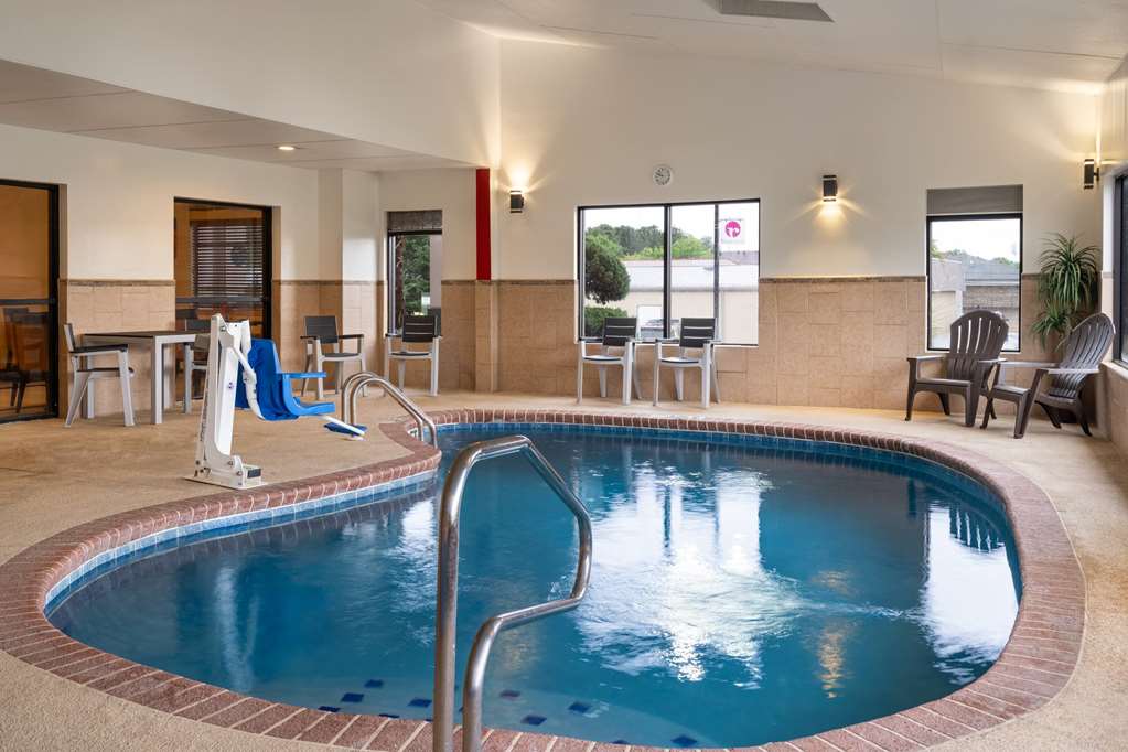 Ramada by Wyndham Locust Grove - photo 7