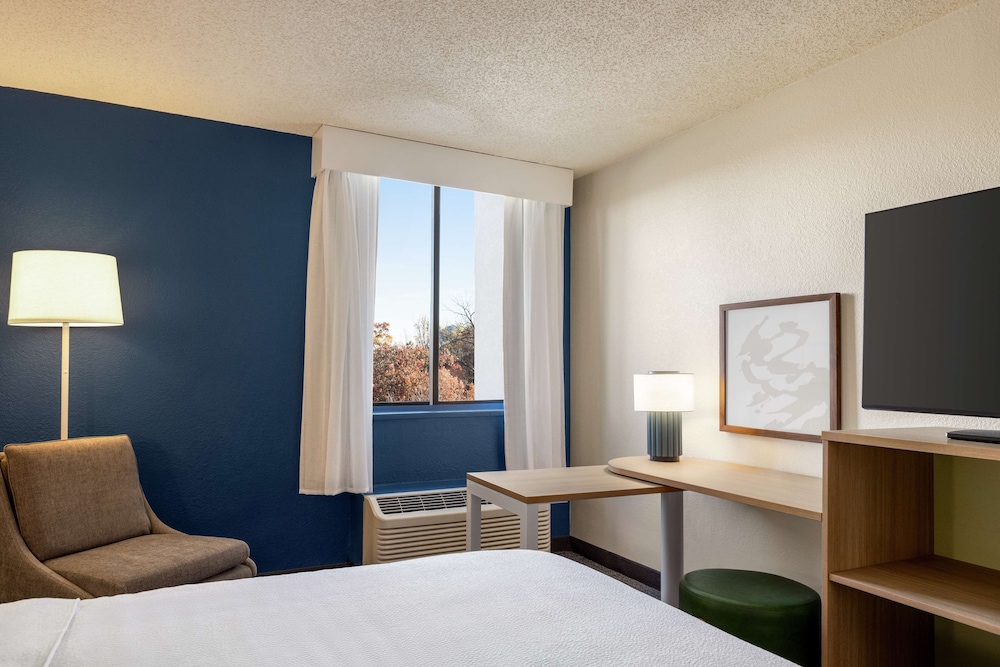 Spark by Hilton Germantown Washington DC North - photo 16
