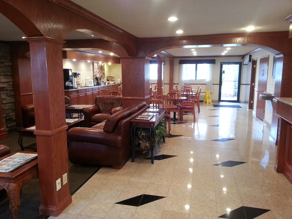 Days Inn & Suites by Wyndham Monroe - photo 3