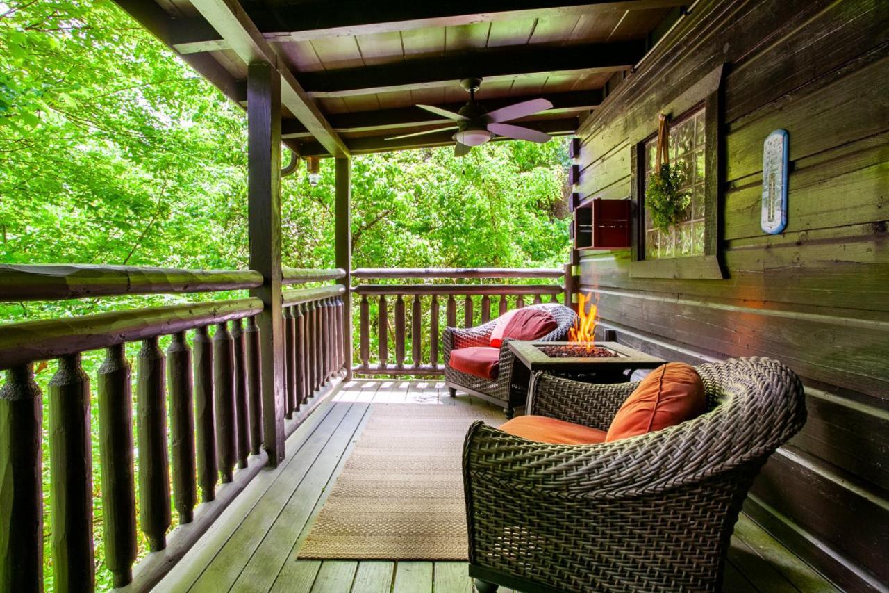 Bear Hugs Hot Tub 2 Fire Pits and Fireplace - photo 25