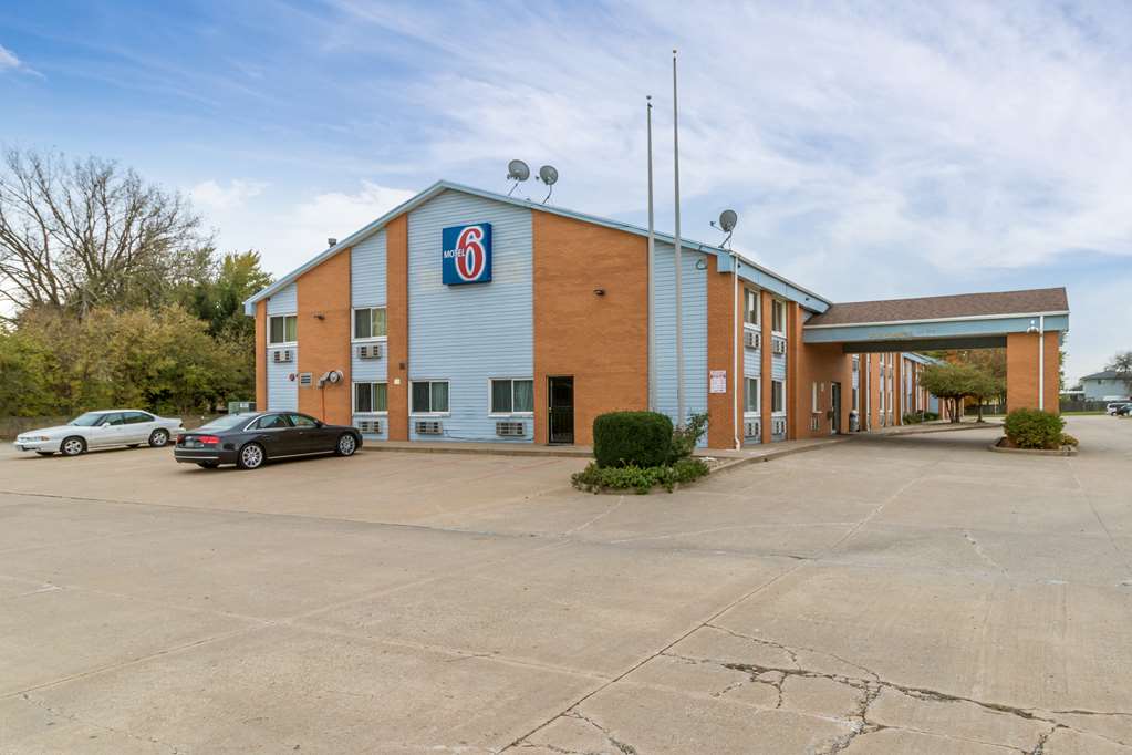 Motel 6 Davenport Ia - featured photo