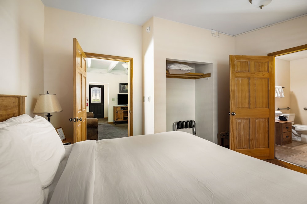 Elk Refuge Inn - photo 20