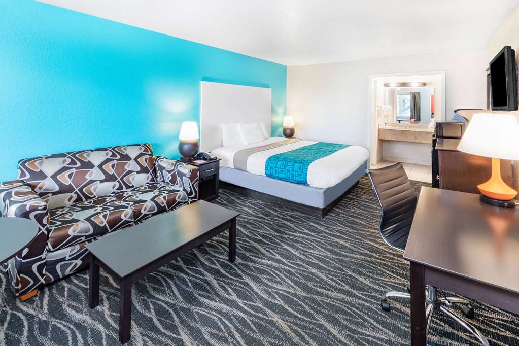 Howard Johnson by Wyndham Houston Hobby Airport - photo 27