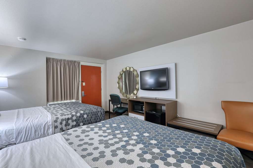 Econo Lodge Neenah - photo 31