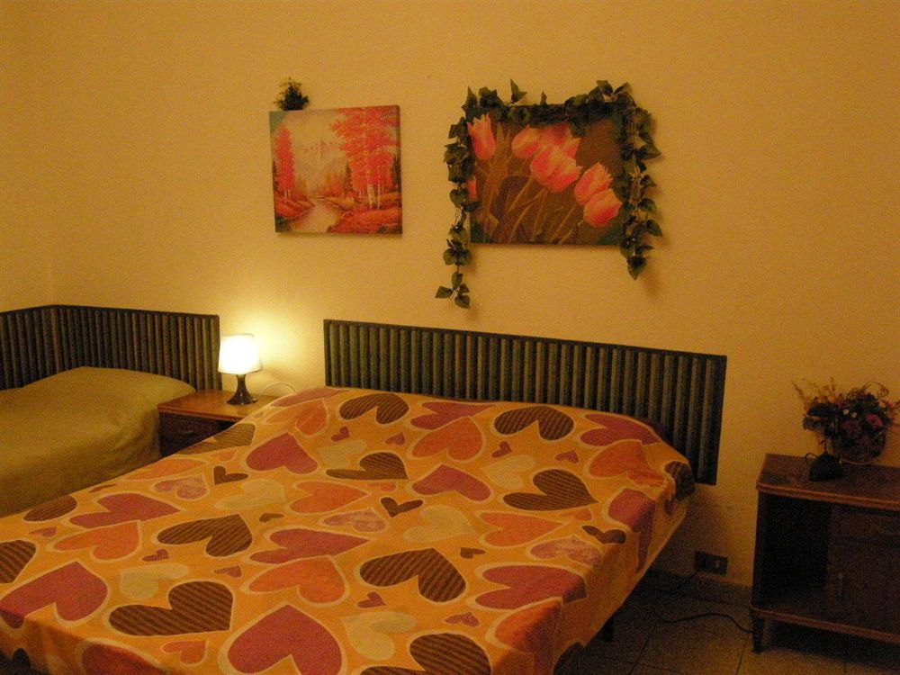 Conte Rosso Apartment — 4-Star Luxury Hotel in Rome, Italy