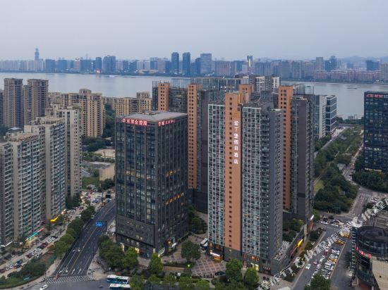 Edinburgh Holiday Hotel Hangzhou — 4-Star Luxury Hotel in Hangzhou, People's Republic of China