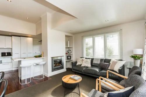 Luxury Home Modern Living — 4-Star Luxury Hotel in Dunedin, New Zealand
