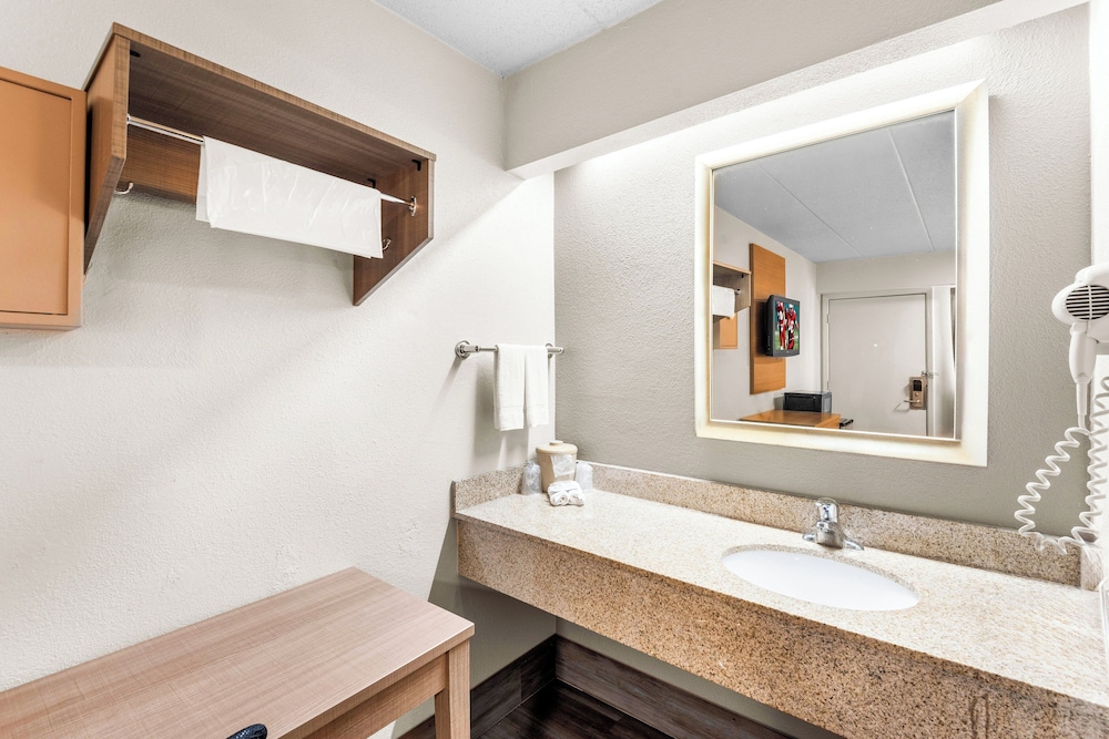Red Roof Inn Indianapolis North College Park - photo 21