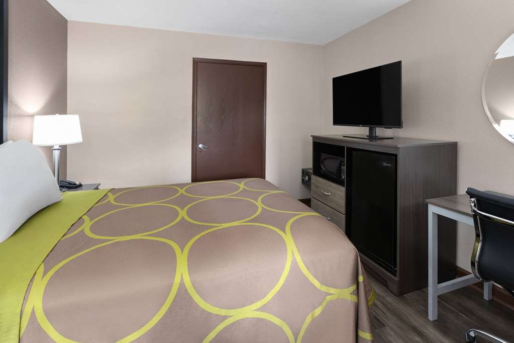 Super 8 by Wyndham Bridgeport Clarksburg Area - photo 12