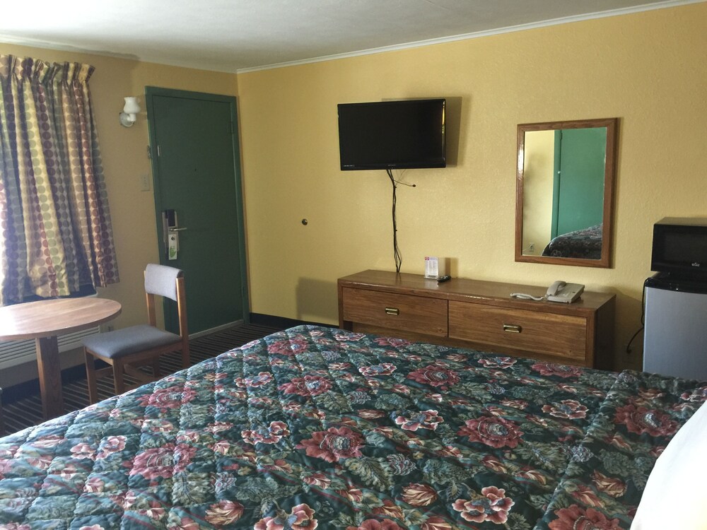 Family Budget Inn - photo 4