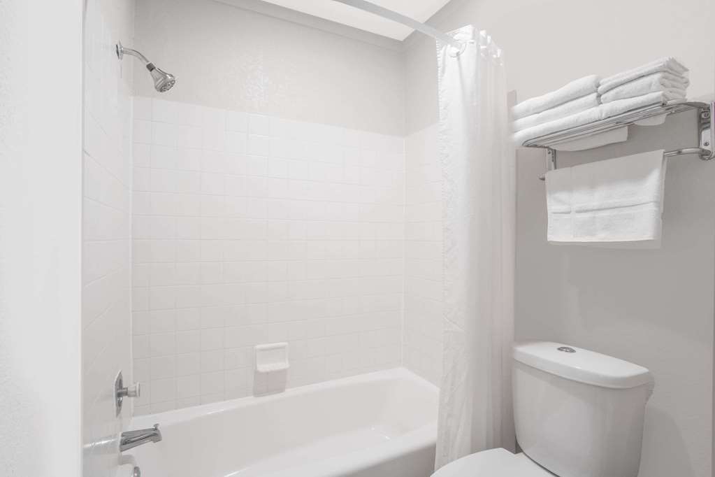 Super 8 by Wyndham Windsor Madison North - photo 11