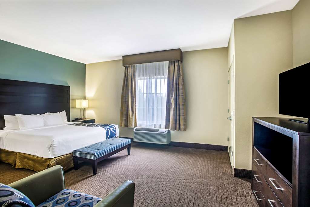 La Quinta Inn & Suites by Wyndham Karnes City Kenedy - photo 40