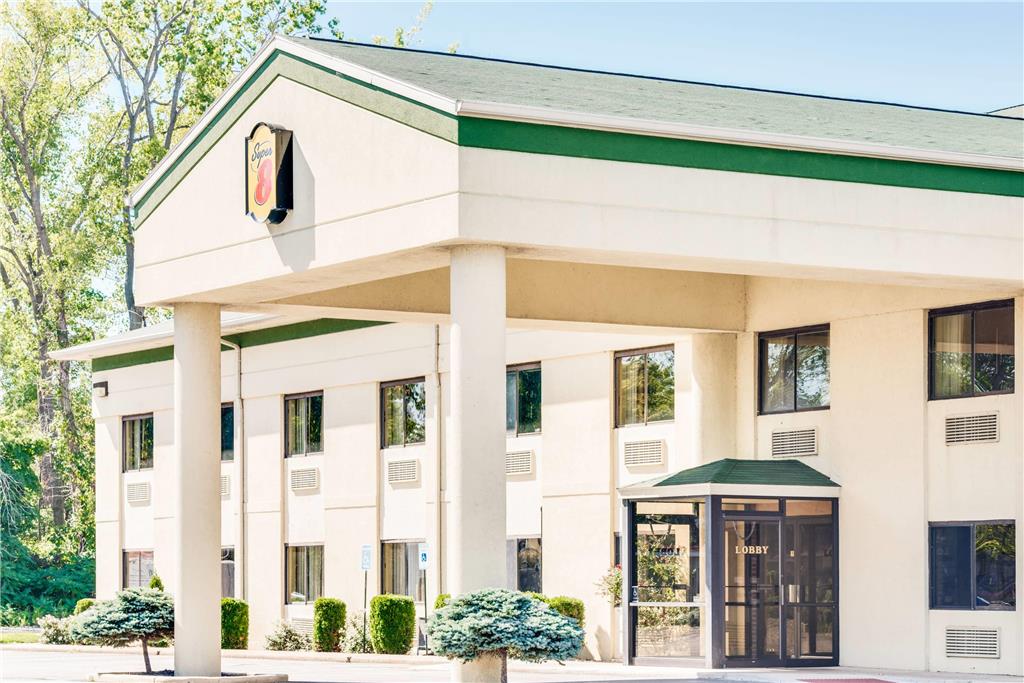 Super 8 by Wyndham Port Clinton in Port Clinton, United States