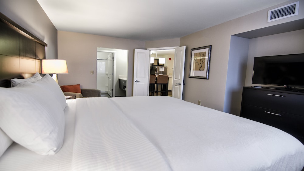 Staybridge Suites Marquette by IHG - photo 8
