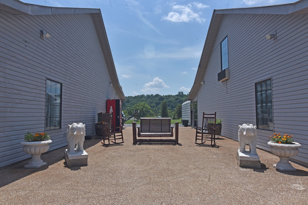 Lynchburg Country Inn - photo 46