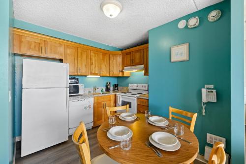 Royal Kuhio 2303 Spacious Studio with Stunning Mountain Views in the Heart of Waikiki in Honolulu, United States