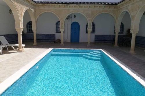 Maison typiques avec piscine — 4-Star Luxury Hotel in Houmt El Souk, Tunisia