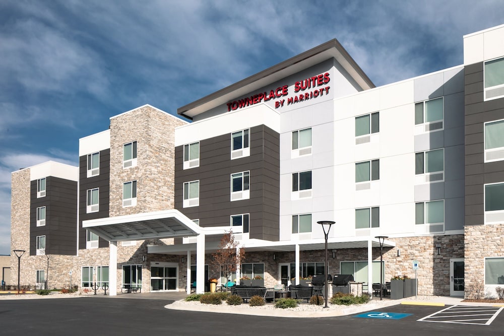 TownePlace Suites by Marriott Oconomowoc - photo 32