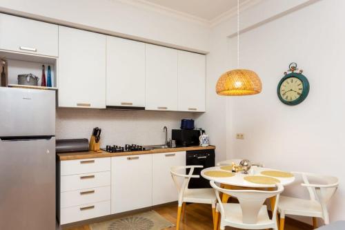 Super Cozy 2BR Apartment In Vake By Wehost