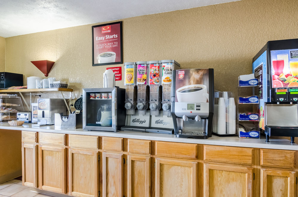 Econo Lodge Interstate 35 Exit 183 - photo 3