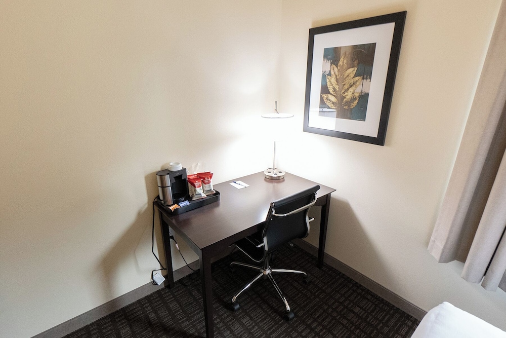 Cobblestone Inn & Suites Sheldon - photo 10