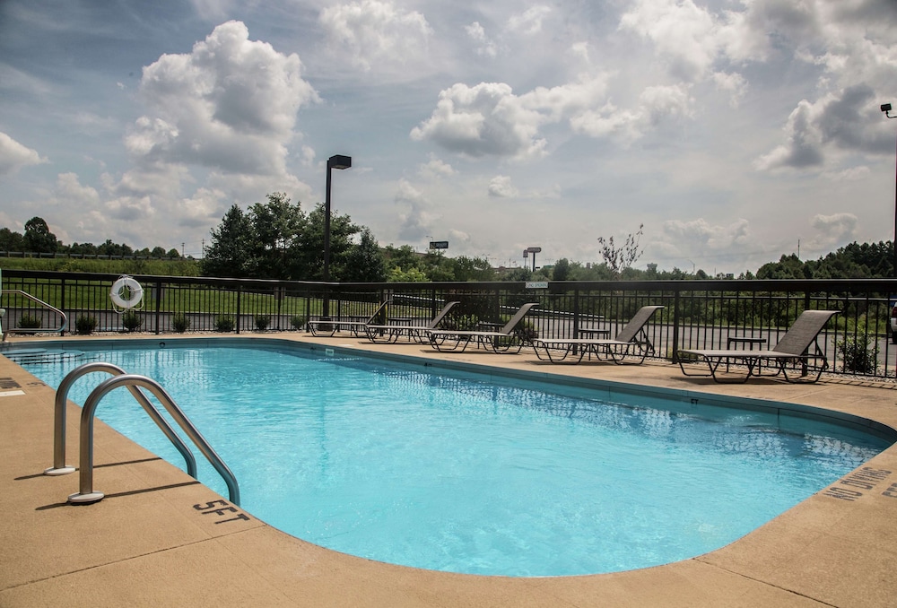 Hampton Inn Summersville - photo 28
