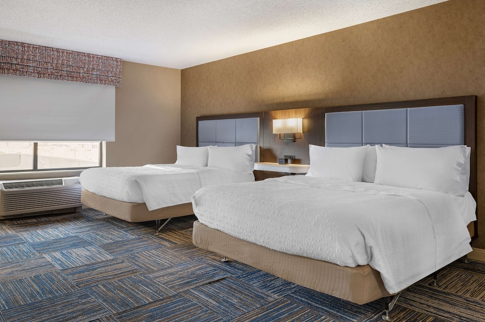 Hampton Inn Greenfield - photo 18