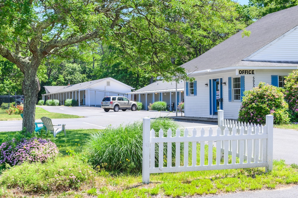 Blue Dolphin Inn — Eastham