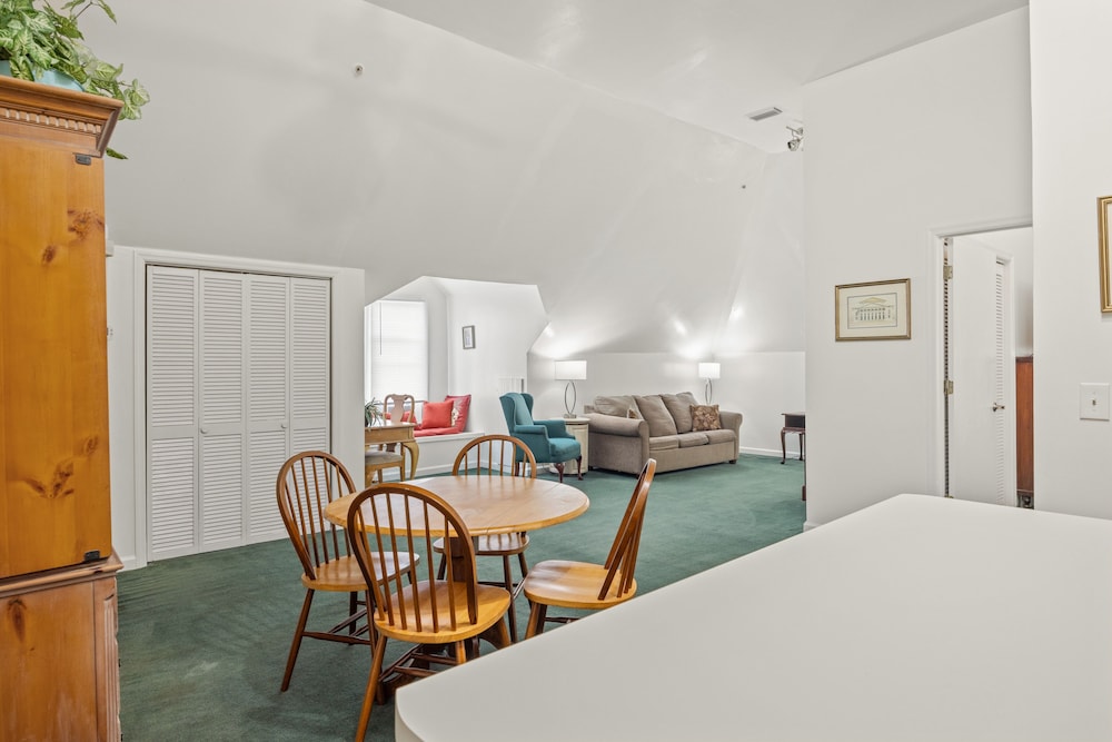 Coombs Inn and Suites - photo 23