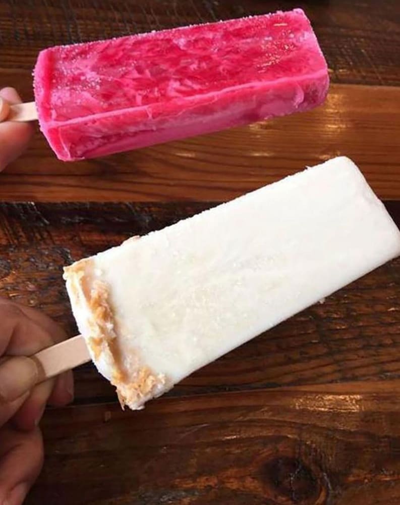 Bold Bright 4BR 3 5full Baths Near Riverwalk Dtown in San Antonio, United States