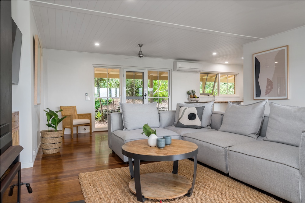Your Luxury Escape Little Farm House — 4-Star Luxury Hotel in Palm Beach, Australia