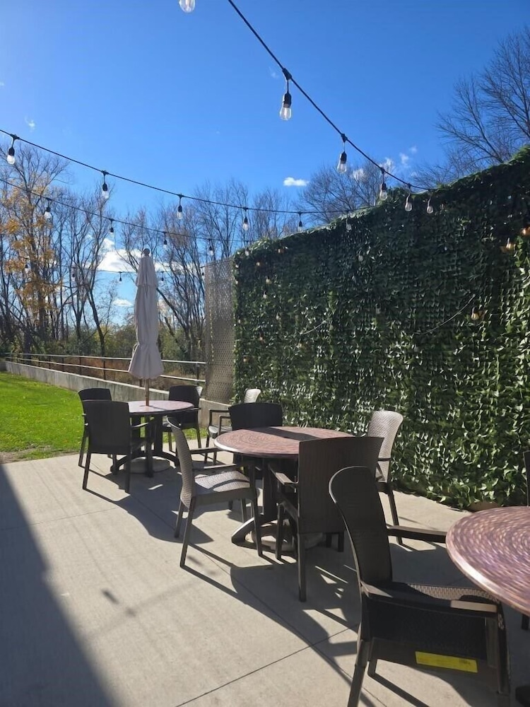 Cobblestone Inn & Suites Fremont - photo 27