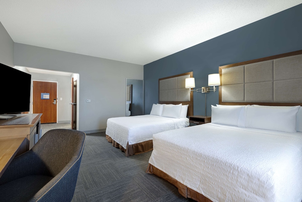 Hampton Inn Victoria - photo 13