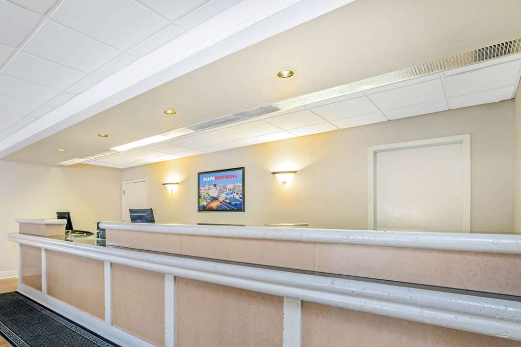 La Quinta Inn by Wyndham El Paso Cielo Vista - photo 6