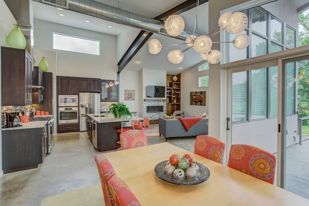 3BR Modern Marveldowntown Customprivate Balcony - photo 16