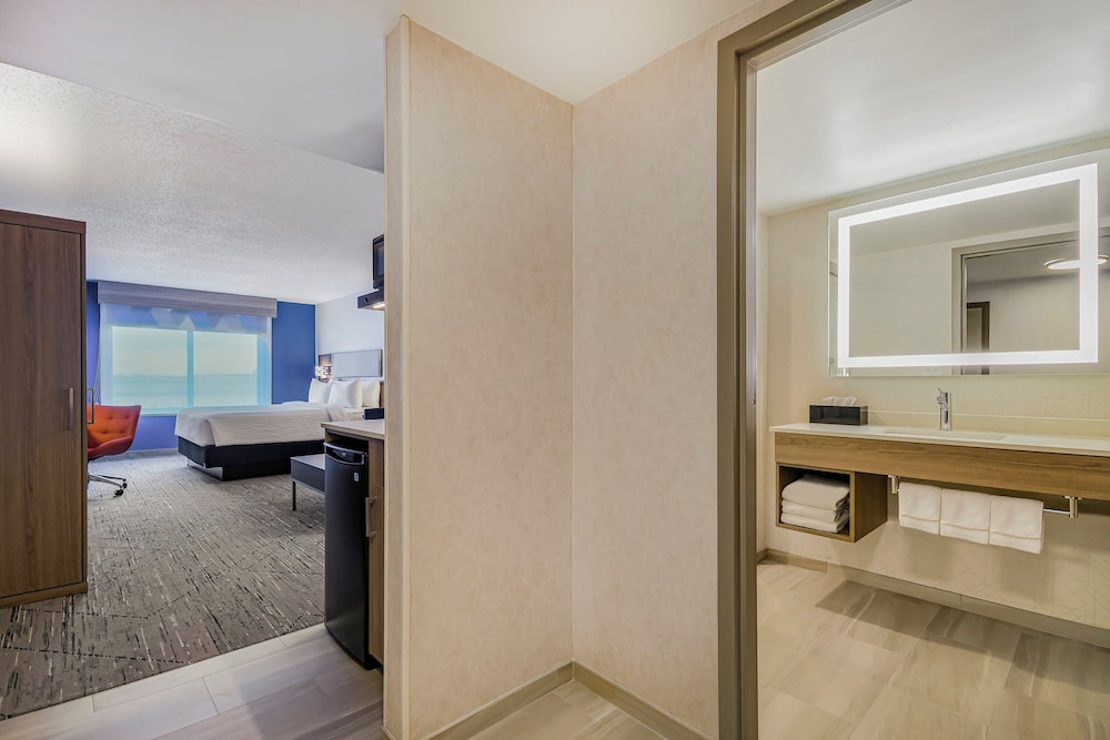 Holiday Inn Express Hotel & Suites Buffalo Airport by IHG - photo 7