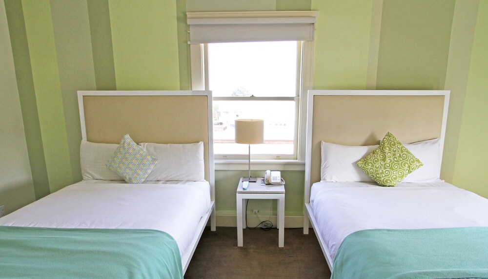 Cadillac Hotel - photo 14