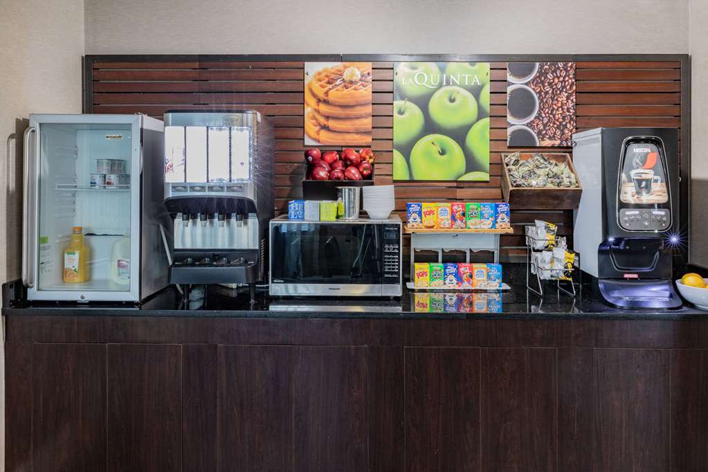 La Quinta Inn by Wyndham Laredo I 35 - photo 60