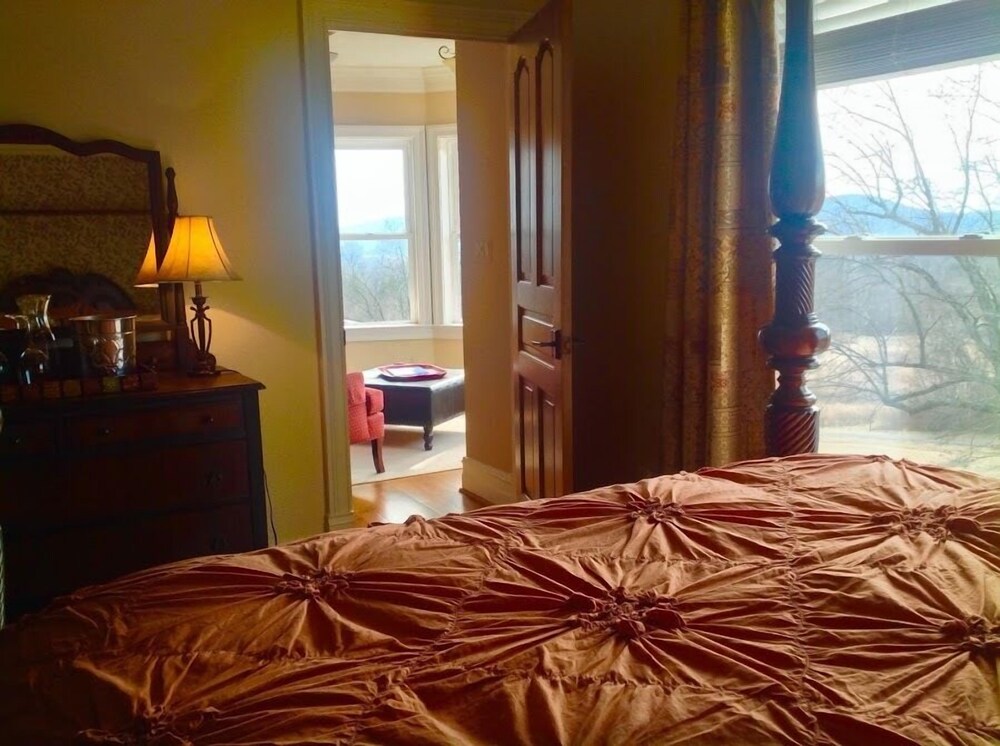 Skyline Vineyard Inn - photo 13