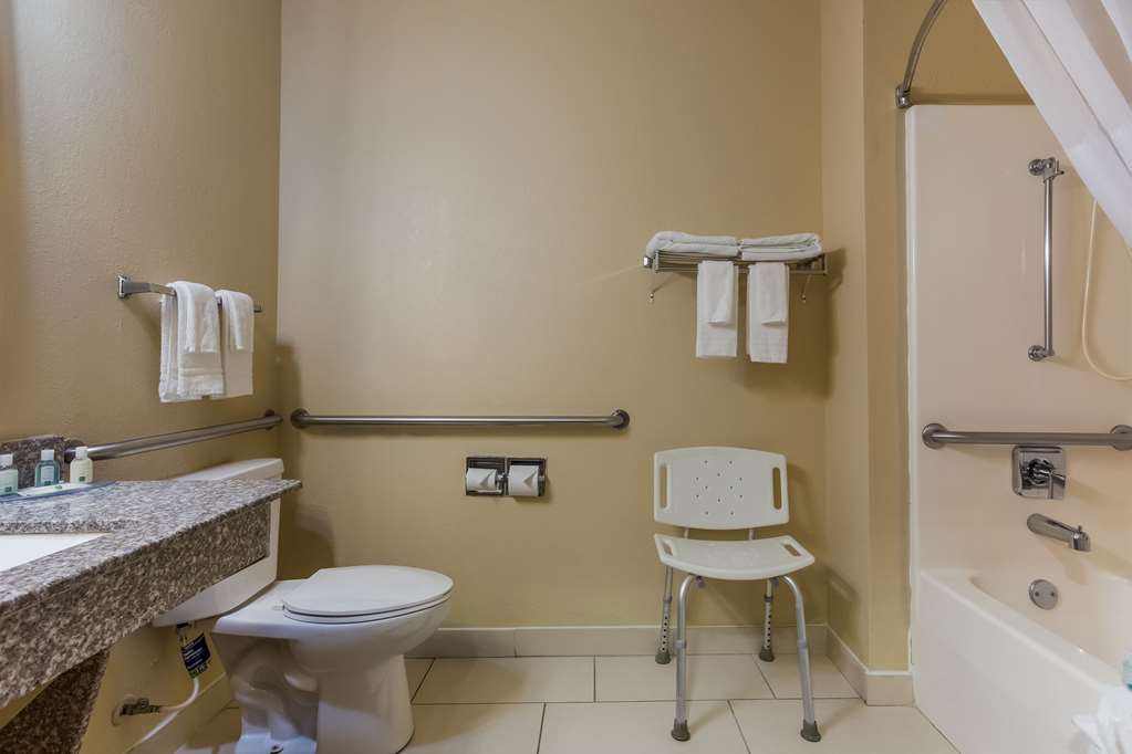 Quality Inn Galesburg near US Highway 34 and I 74 - photo 11