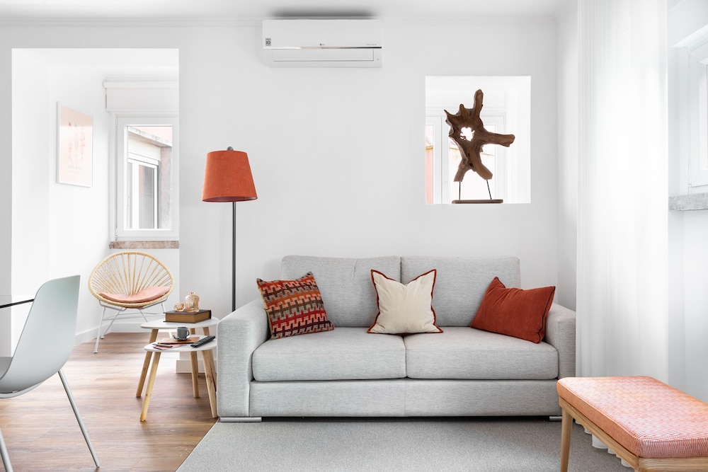 ALTIDO Bright & Beautiful 4BR Apt 5 mins to Rato subway — 4-Star Luxury Hotel in Lisbon, Portugal