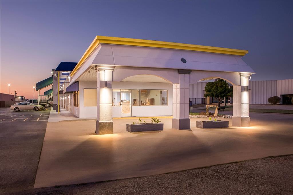 Days Inn by Wyndham Salina South - photo 9